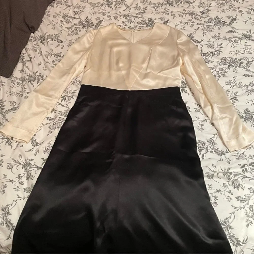 CHANEL BLACK AND WHITE SATIN DRESS - Picture 5 of 12